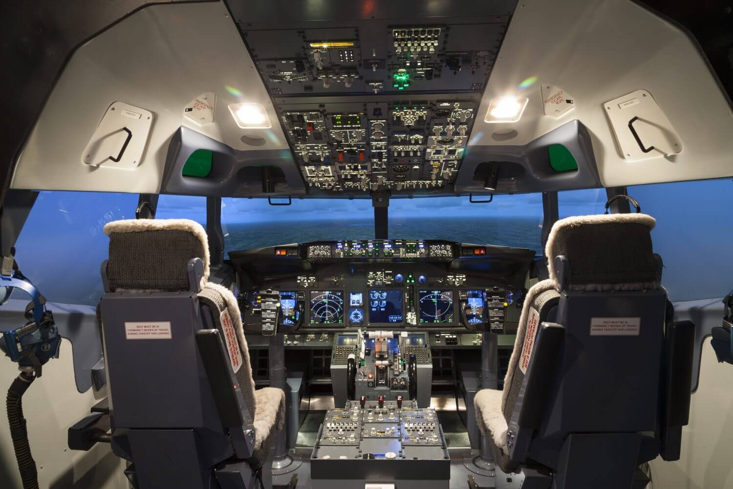 How To Become A Commercial Airline Pilot Flightdeckfriendcom - 