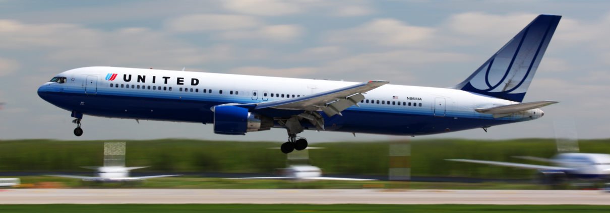 United Airlines 767 landing