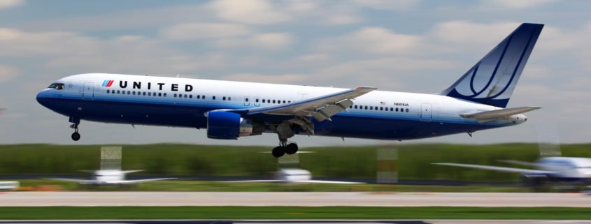 United Airlines 767 landing