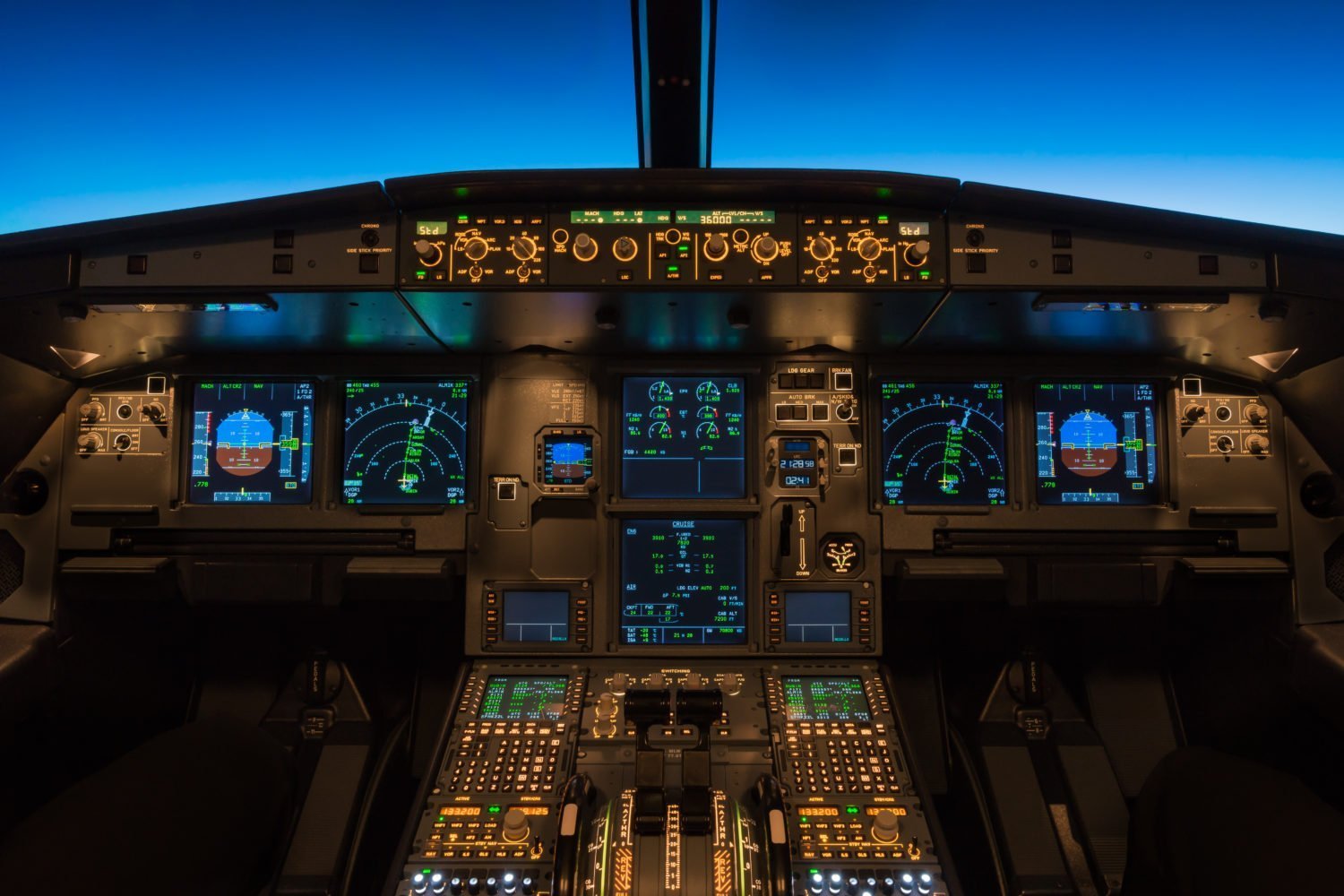 Airbus Flight Deck at Night – FlightDeckFriend.com