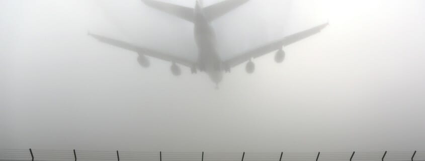 Can planes land in thick fog?