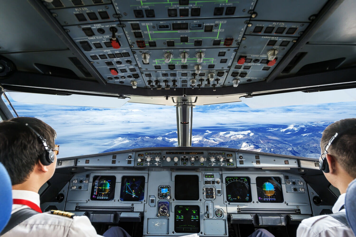 Ask An Airline Pilot Flying Facts And Busted Myths FlightDeckFriend