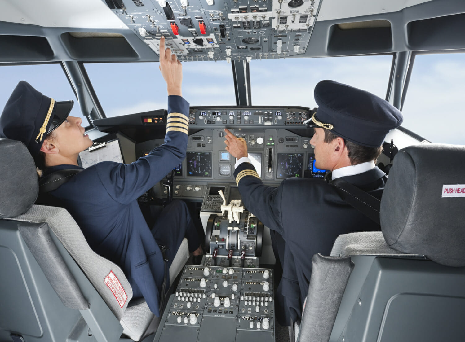 新年首考评 六名飞行员荣升新机长 – 民用航空网
