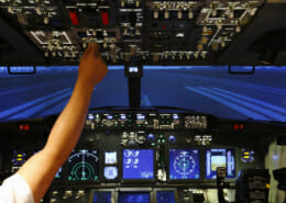 Flight simulator experience for those thinking of becoming a commercial airline pilot