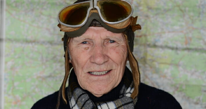 An article looking at what age is too old to start commercial flight training?