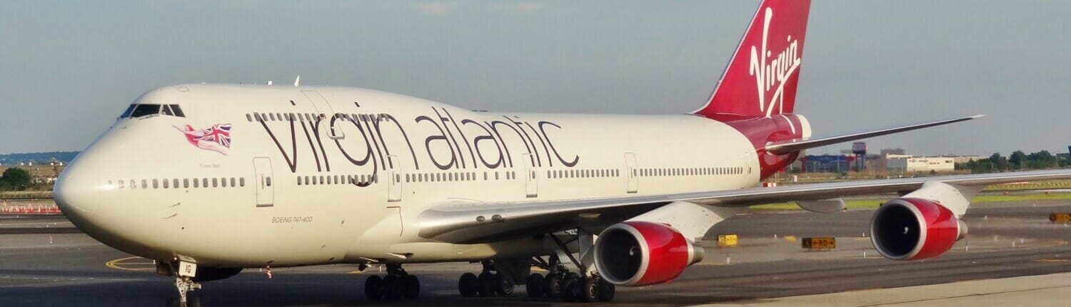At what speed does a Boeing 747 Jumbo Jet take off and land at?