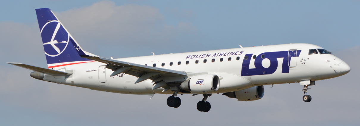 LOT E170 First Officer aircraft